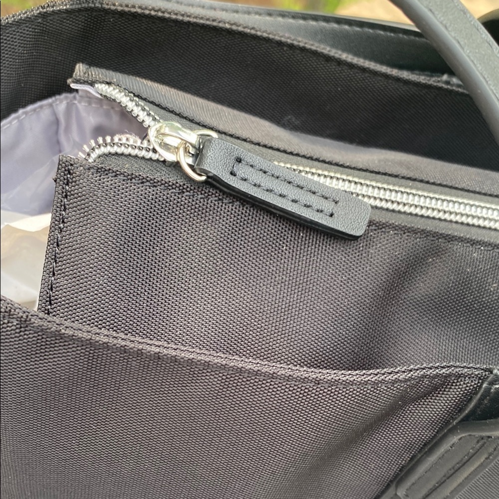Travelpro Black Bag Tote Luggage - Picture 2 of 7
